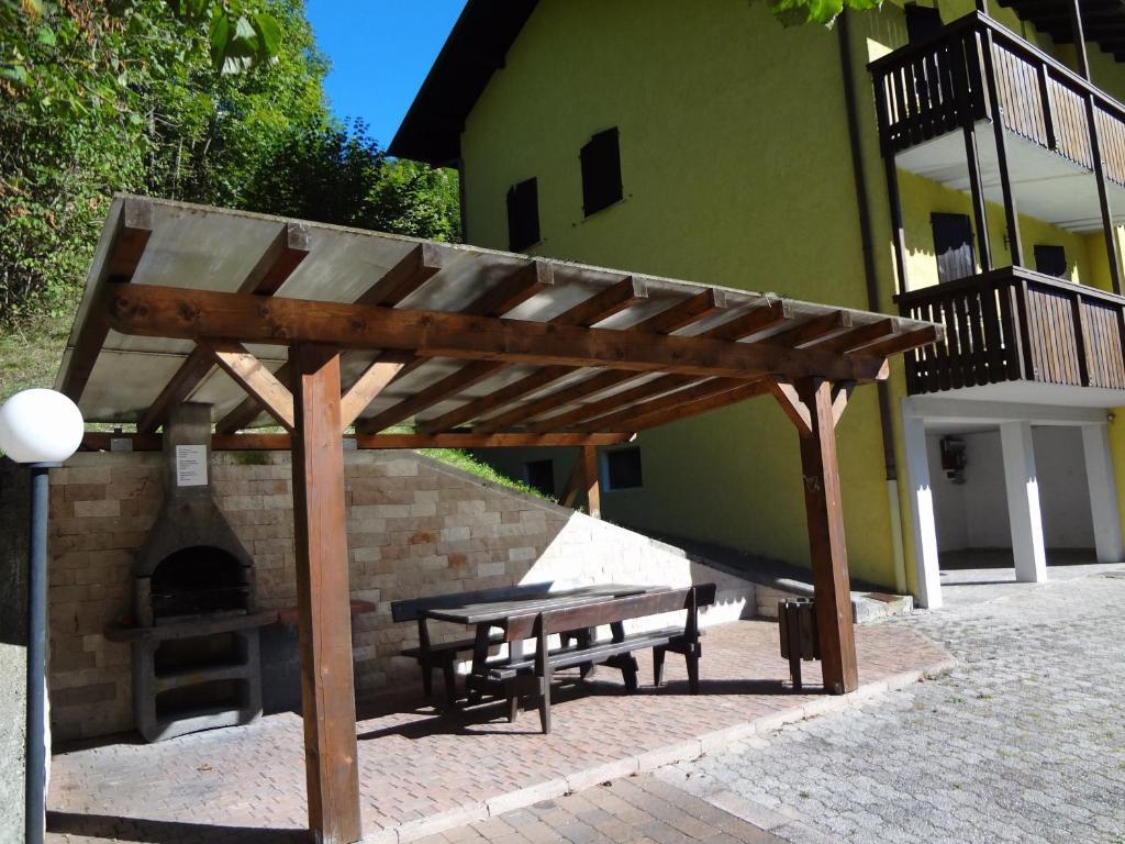 Residence Ai Tovi Bezzecca Buitenkant foto
